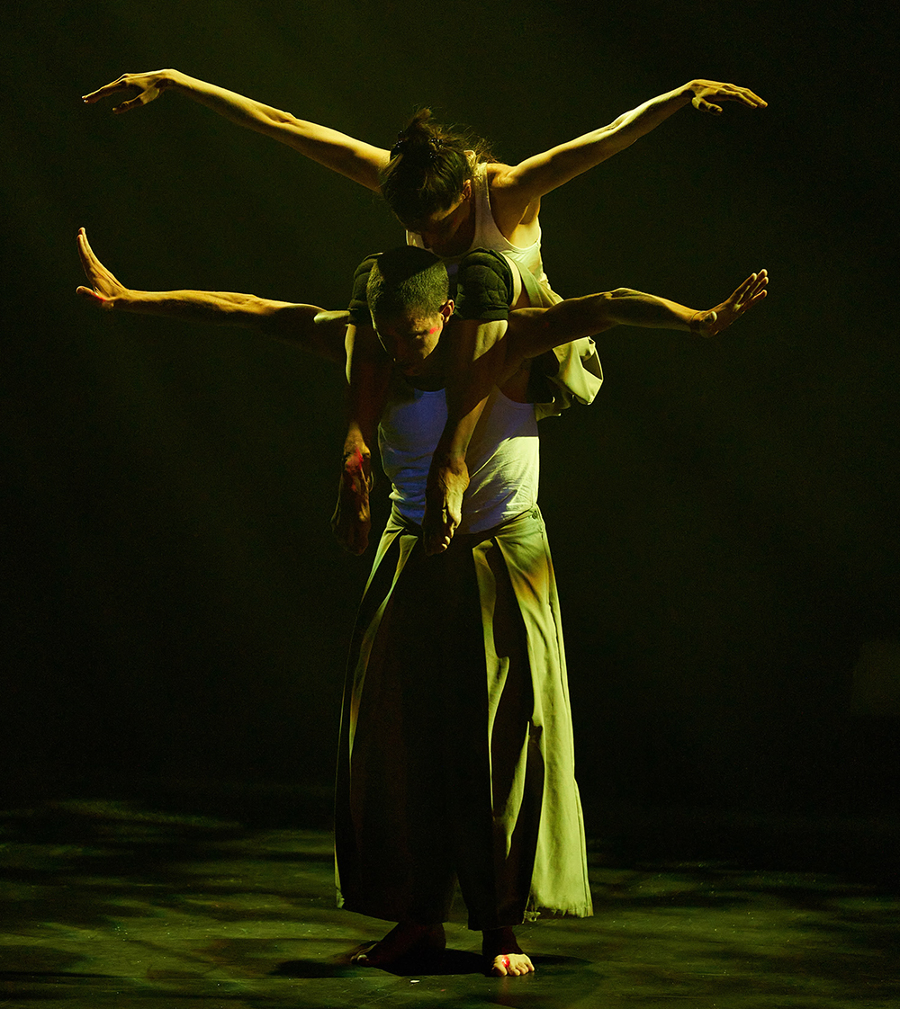 Meritxell Checa and Hansel Nezza in Ce qui se passe à notre insu. Photo by Arnau Pascual.