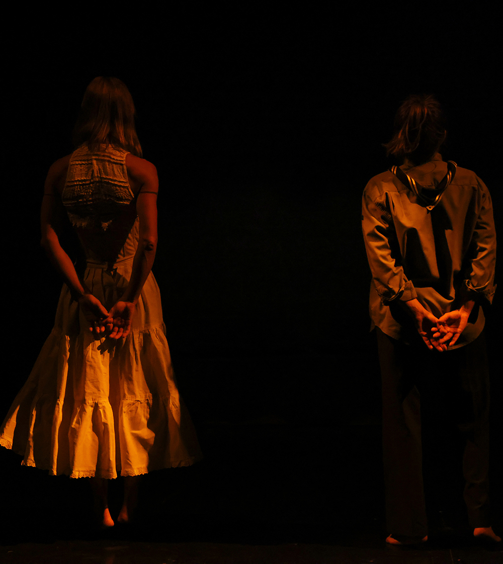 Stephanie Mouton and Irene Molina in Rita o el Devenir by Hansel Nezza, photo by Rocío Berrobianco